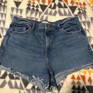Abercrombie Jean Shorts - High Rise 4in Mom Shorts size 34/18